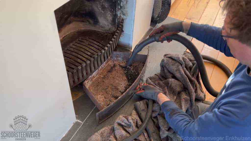 Prijs schoorsteenvegen Enkhuizen schouw reinigen Prijs schoorsteenvegen Enkhuizen schouw reinigen